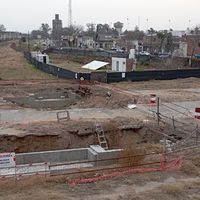 Descreimiento y enojo de los vecinos por la obra del paso bajo nivel que sigue frenada