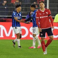 Atlético Tucumán goleó y se clasificó a los cuartos de final