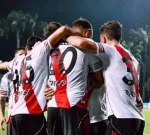 River venció a Carabobo y se acercó a la clasificación