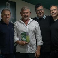 Fernando Chiófalo presentó el libro “20 años de una gestión de Primera”