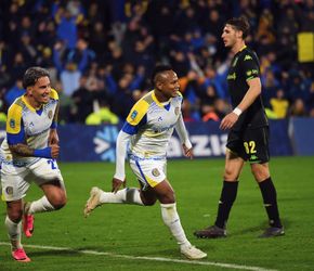 Rosario Central se lo dio vuelta a Aldosivi y consiguió su segunda victoria