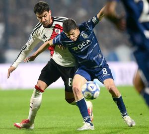 Gimnasia y Esgrima se hizo fuerte en El Bosque y le dio otro golpe a River