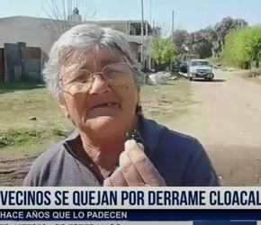 VECINOS SE QUEJAN POR DERRAME CLOACAL EN LEBENSOHN Y DANA.