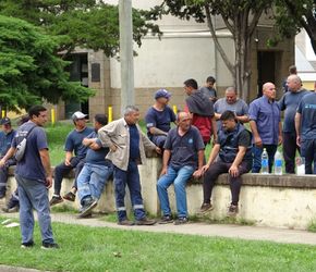Continúa la medida de fuerza de los trabajadores de Obras Sanitarias