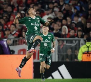 Triunfazo de Sarmiento en el Monumental