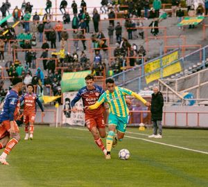 Unión de Santa Fe consiguió un triunfo ante Aldosivi, que agudizó su crisis