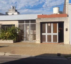 Tres personas fallecieron al incendiarse su vivienda ubicada en calle Arenales