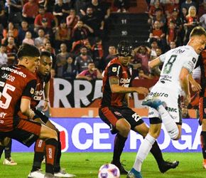 Sarmiento derrotó a Newell's en Rosario