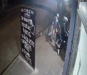 Robaron una carnicería en moto
