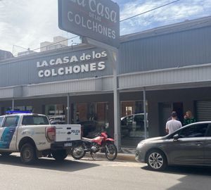 Insólito: Hicieron un boquete y robaron en La Casa de los Colchones