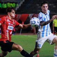 Racing finalizó 1-1 con Caracas y sigue en crisis